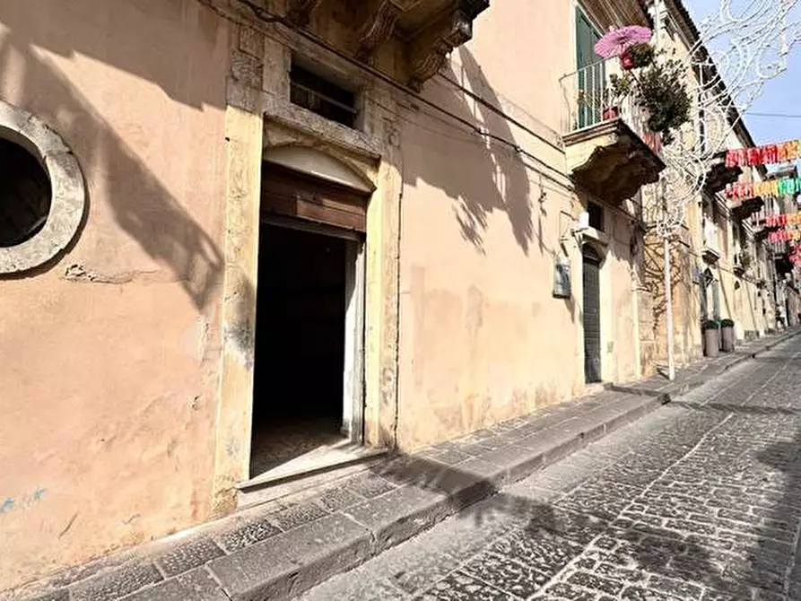 Immagine 3 di Attività commerciale in vendita  in C.so Vittorio Emanuele, 18 a Noto