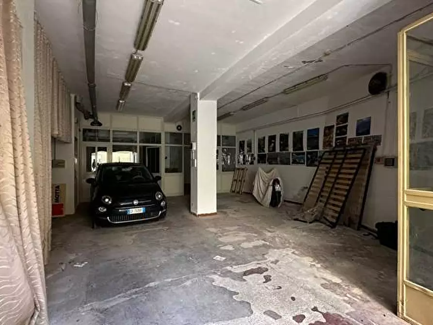 Immagine 2 di Attività commerciale in vendita  in Via Padre R. Giuliani, 1 a Avola