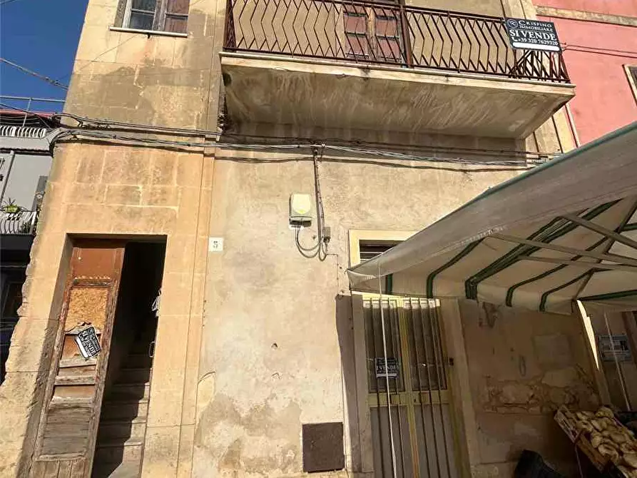 Immagine 6 di Villa in vendita  in P.zza Montecanosa, 4/6 a Noto