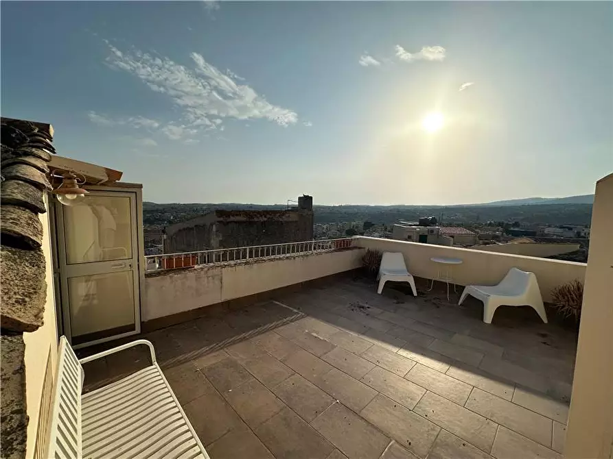 Immagine 11 di Villa in vendita  in Via Antonio Sofia, 5 a Noto