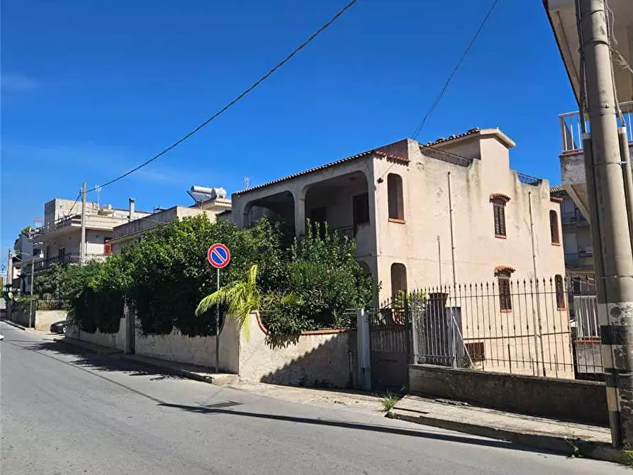 Immagine 2 di Villa in vendita  in Via Dei Mille, 86 a Noto