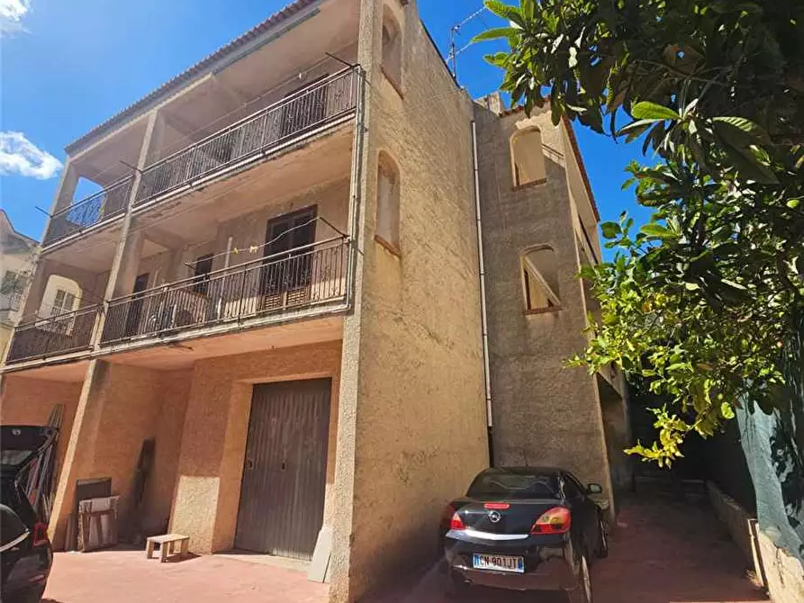 Immagine 3 di Villa in vendita  in Via Dei Mille, 86 a Noto