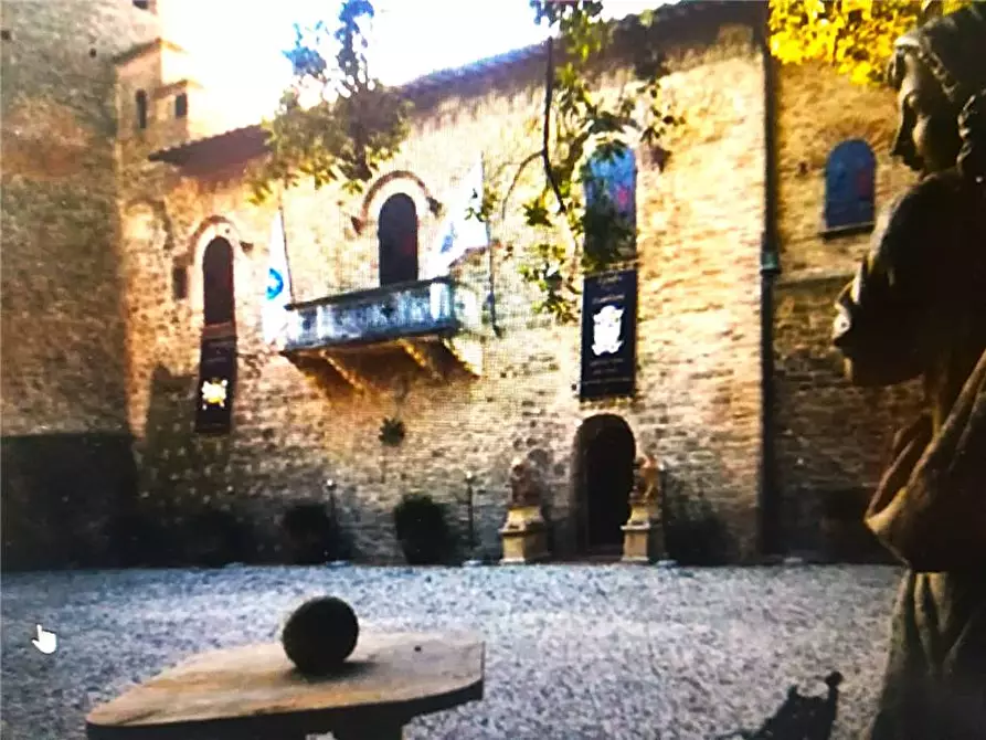Immagine 2 di Castello in vendita  in Via Del Proconsolo, 10 a Pontassieve