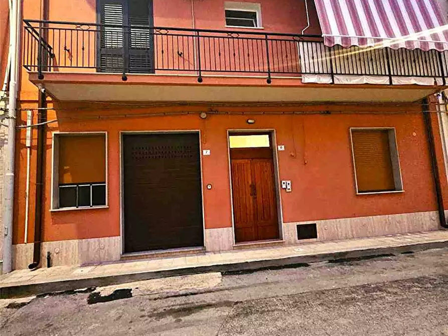 Immagine 2 di Casa bifamiliare in vendita  in Via Vico Molise Traversa 1, 9 a Avola