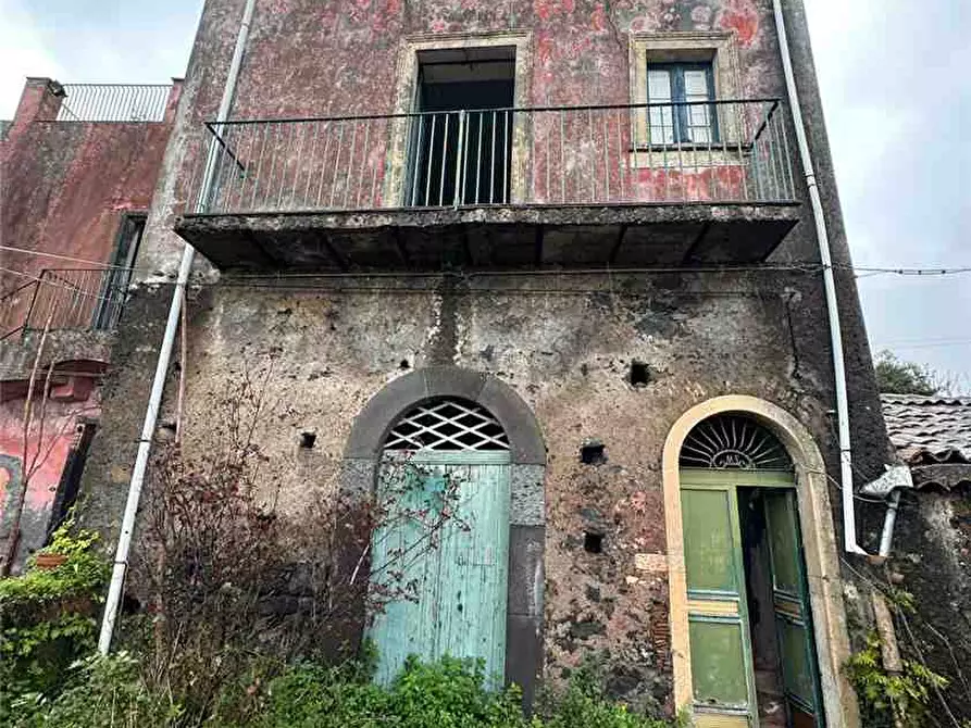 Immagine 4 di Villa in vendita  in Via Etna, 49/51/53 a Catania