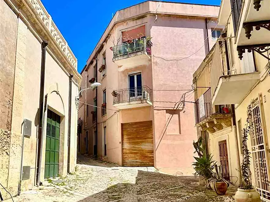 Immagine 2 di Appartamento in vendita  in Via Vico Carlo Pisacane, 5 a Noto