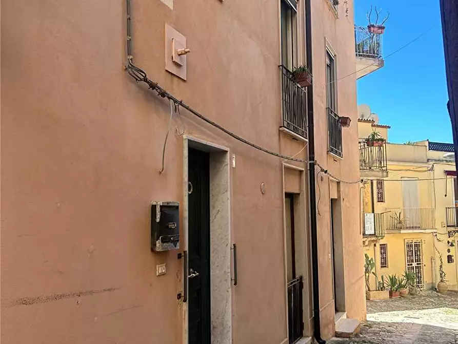 Immagine 3 di Appartamento in vendita  in Via Vico Carlo Pisacane, 5 a Noto