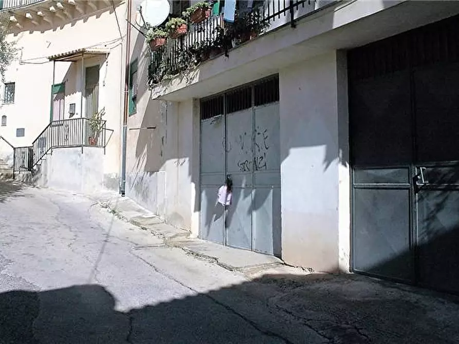 Immagine 2 di Garage in vendita  in Via Vio Nea, 21 a Noto