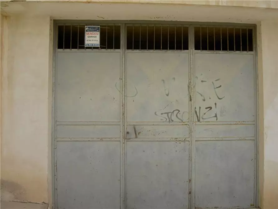 Immagine 4 di Garage in vendita  in Via Vio Nea, 21 a Noto