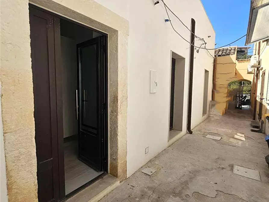 Immagine 2 di Villa in vendita  in Via Angelo Cavarra, 90 a Noto
