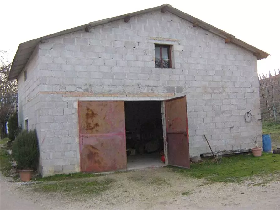 Immagine 2 di Attività commerciale in affitto  in Via SERRE BASSE a Matelica