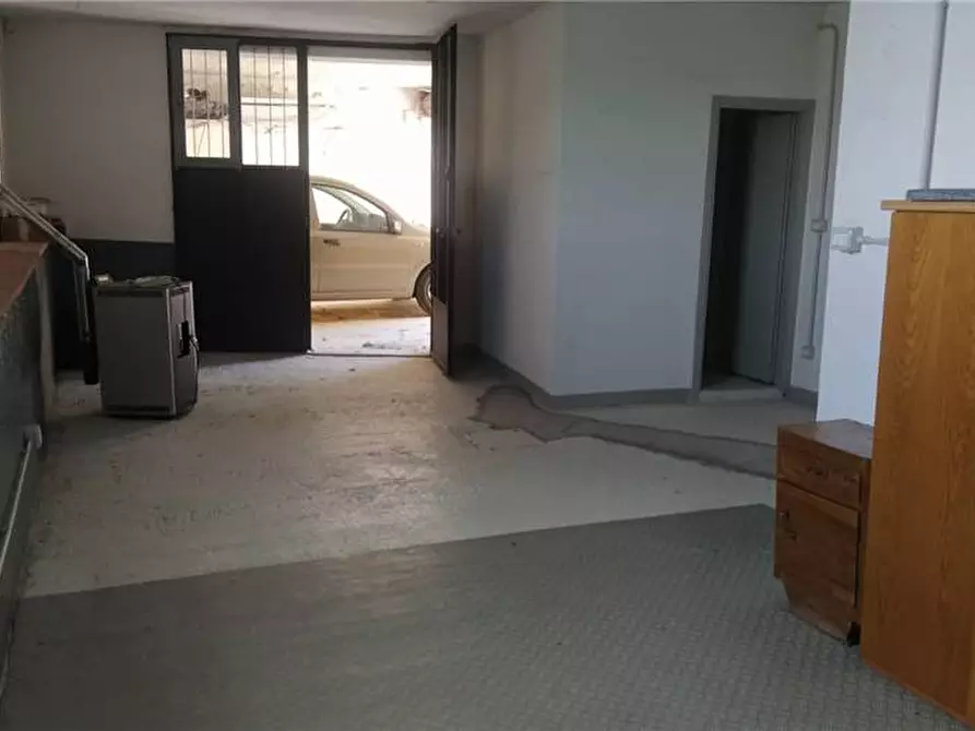 Immagine 2 di Deposito in affitto  a San Casciano In Val Di Pesa