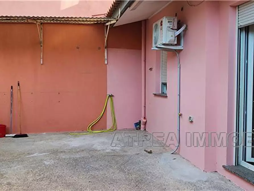 Immagine 12 di Villa in vendita  in Via Via del Popolo, 6 a Assemini