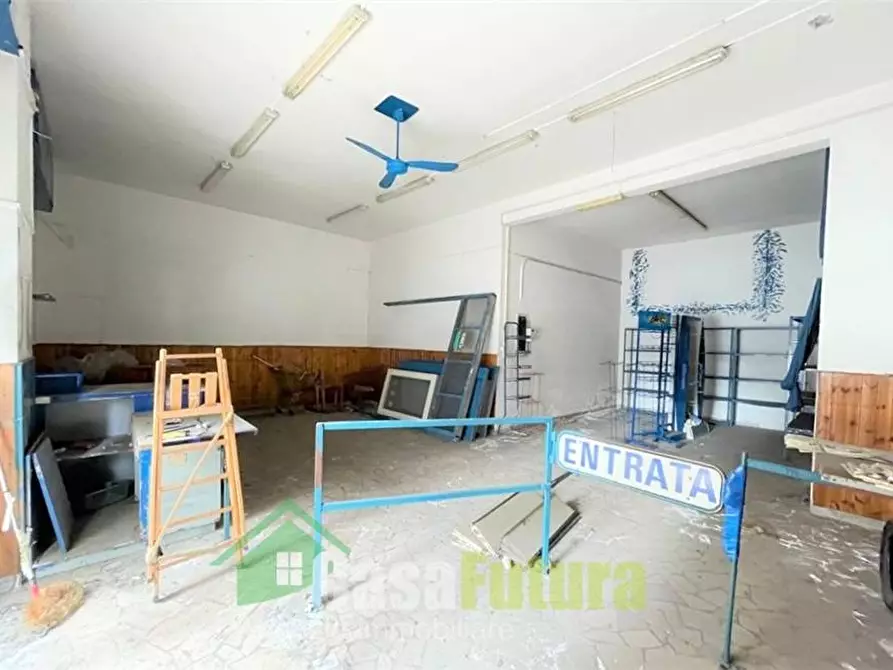 Immagine 3 di Attività commerciale in vendita  in Via trentino, 24 a Napoli
