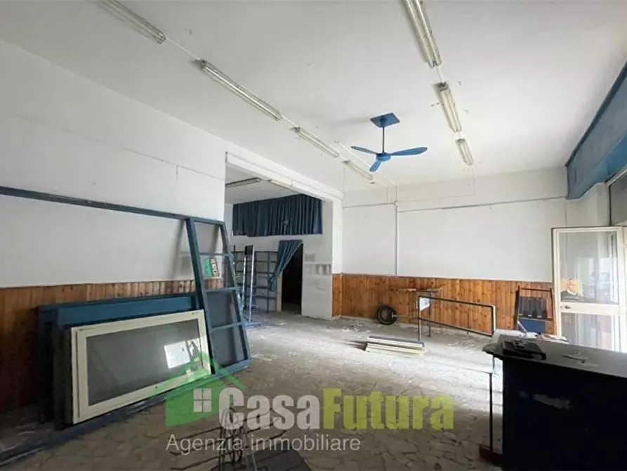 Immagine 4 di Attività commerciale in vendita  in Via trentino, 24 a Napoli