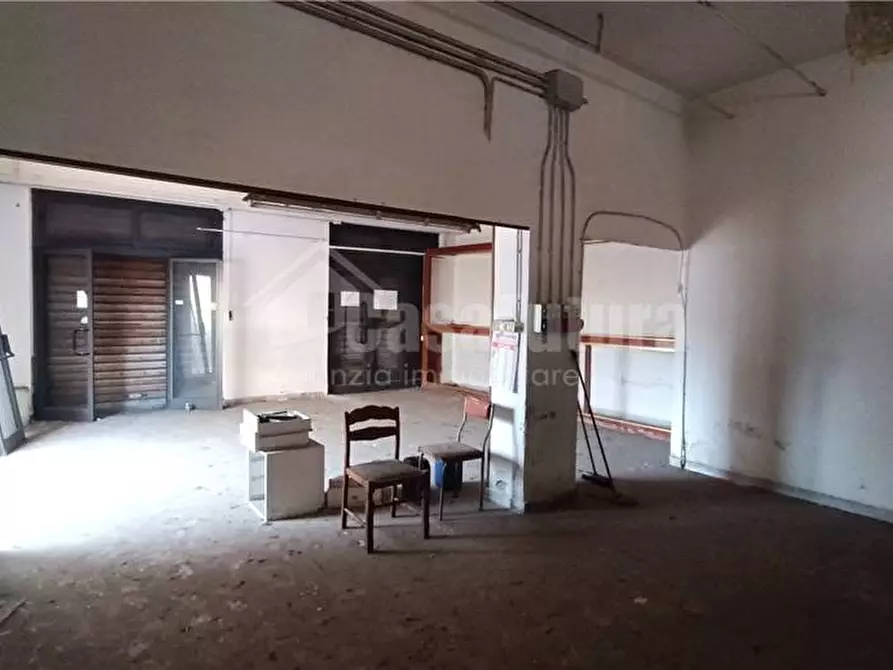 Immagine 2 di Attività commerciale in vendita  in Via trentino, 24 a Napoli