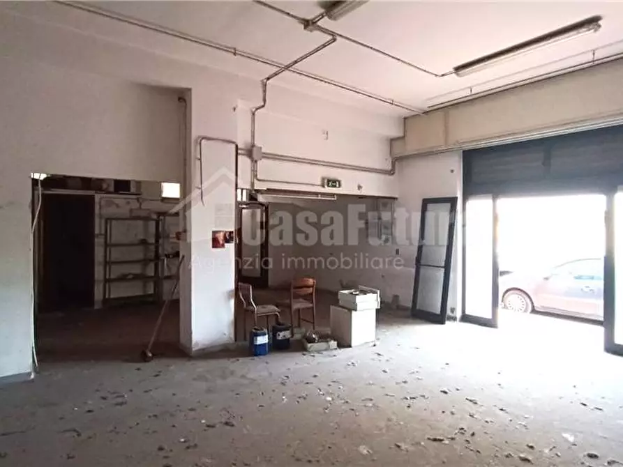 Immagine 4 di Attività commerciale in vendita  in Via trentino, 24 a Napoli