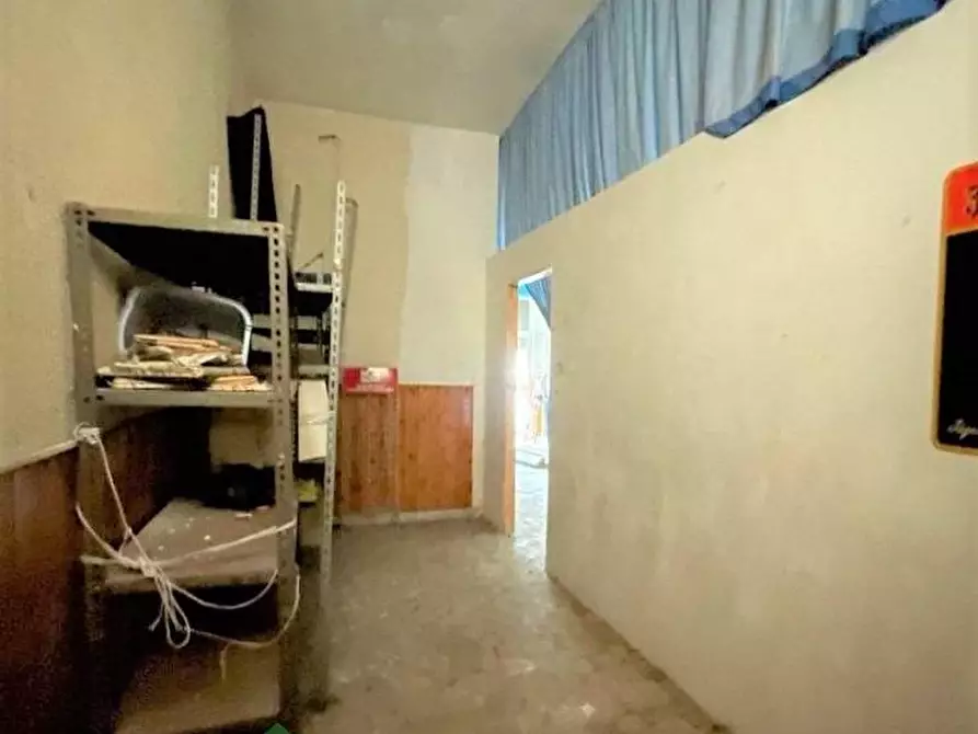 Immagine 5 di Attività commerciale in vendita  in Via trentino, 24 a Napoli
