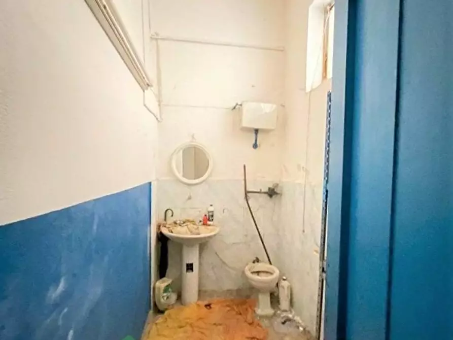 Immagine 7 di Attività commerciale in vendita  in Via trentino, 24 a Napoli