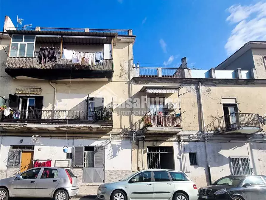 Immagine 1 di Appartamento in vendita  a Napoli