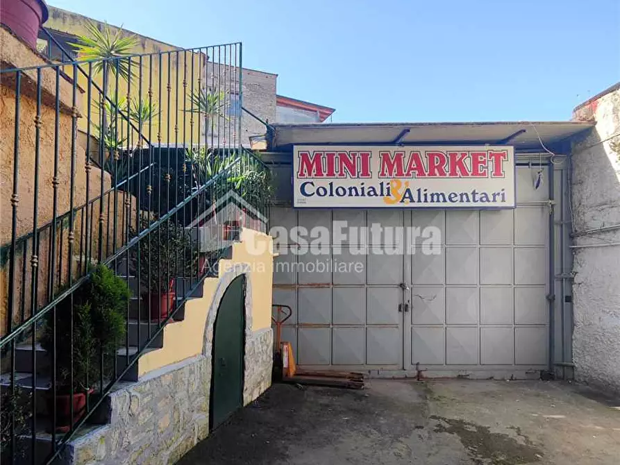 Immagine 2 di Attività commerciale in vendita  a Napoli