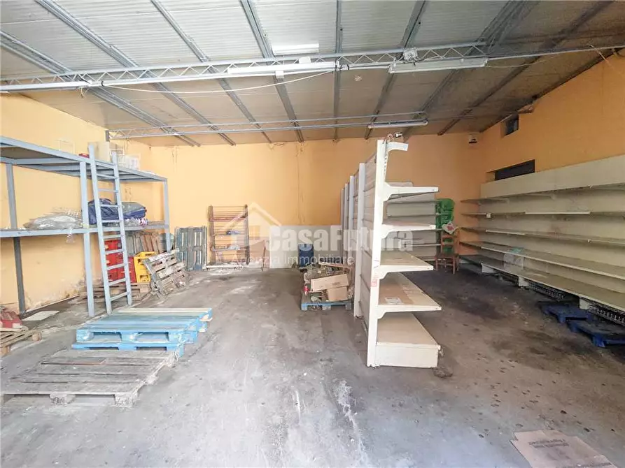 Immagine 3 di Attività commerciale in vendita  a Napoli