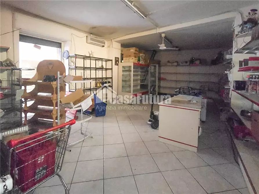 Immagine 6 di Attività commerciale in vendita  a Napoli