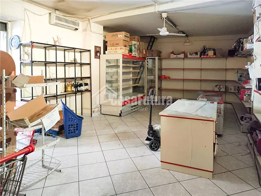 Immagine 7 di Attività commerciale in vendita  a Napoli