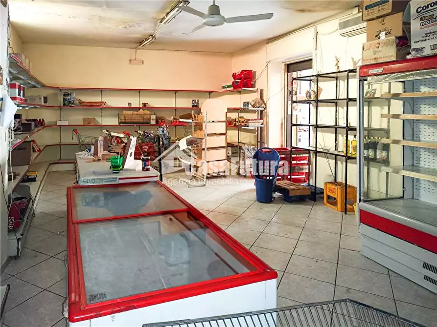 Immagine 8 di Attività commerciale in vendita  a Napoli