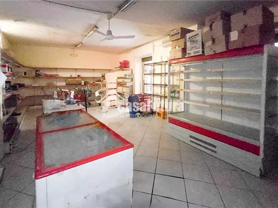 Immagine 9 di Attività commerciale in vendita  a Napoli