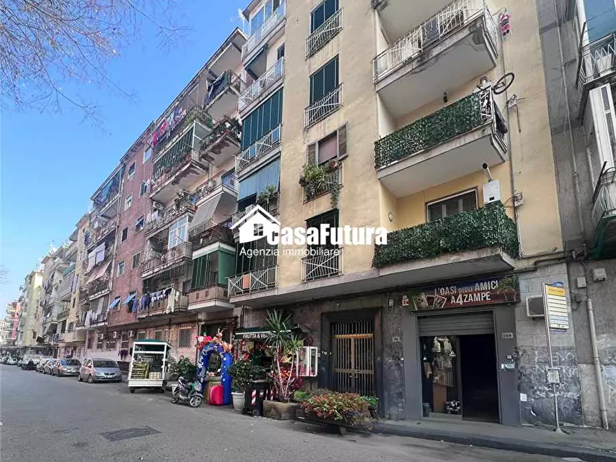 Immagine 1 di Attività commerciale in vendita  a Napoli