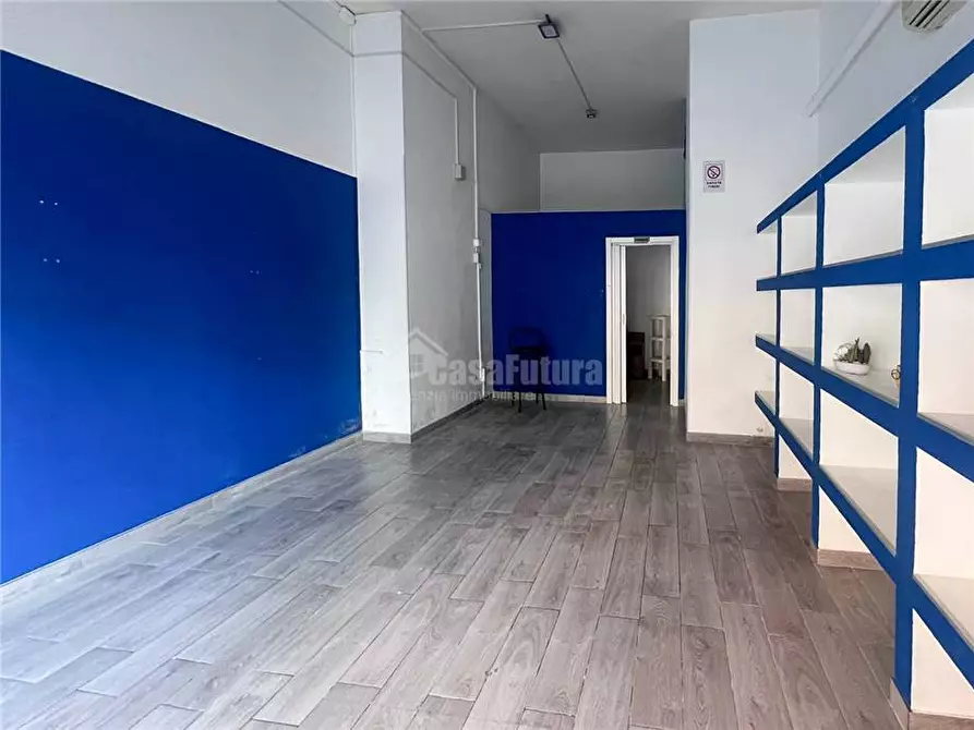 Immagine 2 di Attività commerciale in vendita  a Napoli
