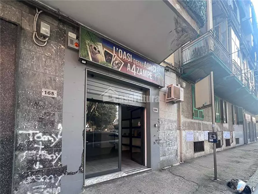 Immagine 7 di Attività commerciale in vendita  a Napoli