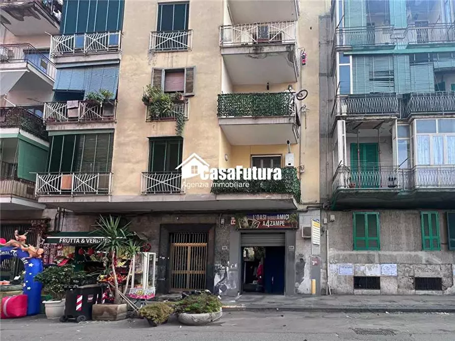 Immagine 9 di Attività commerciale in vendita  a Napoli