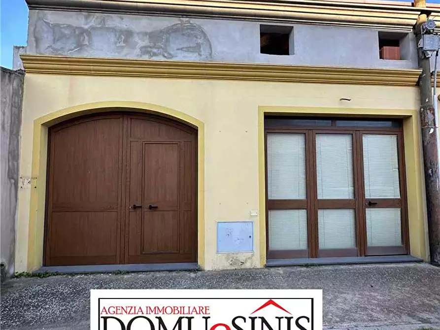 Immagine 1 di Attività commerciale in vendita  a Cabras