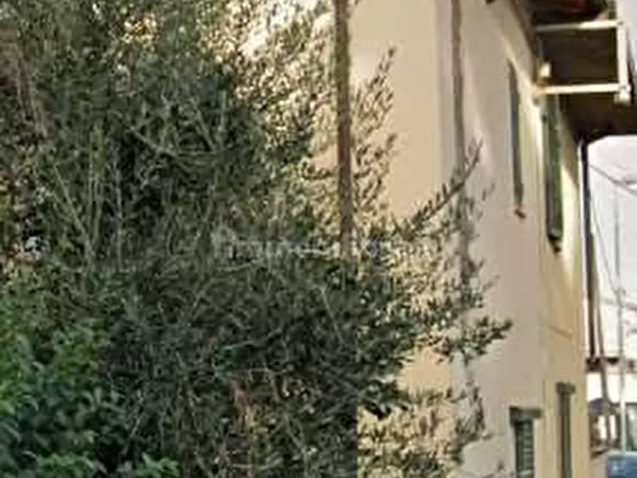 Immagine 1 di Villa in vendita  in Via DEL PALASACCIO a Prato