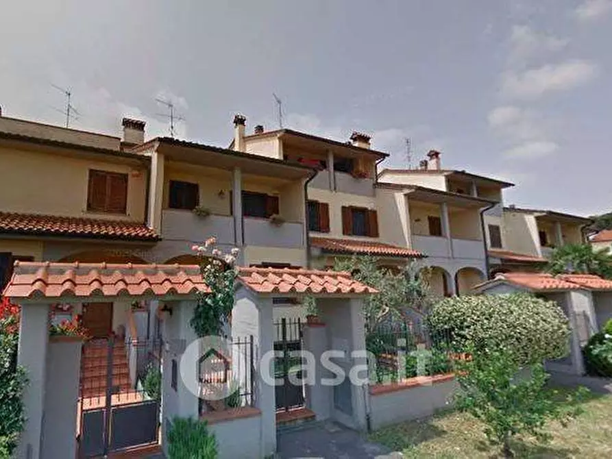 Immagine 1 di Villa in vendita  in Via BRUNO FATTORI a Prato