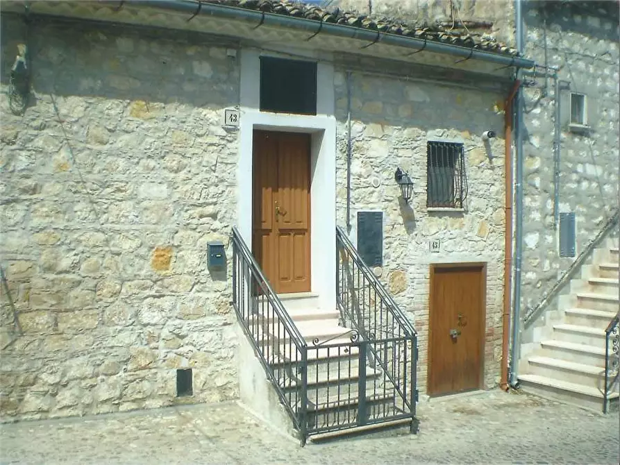 Immagine 1 di Villa in vendita  a Bovino