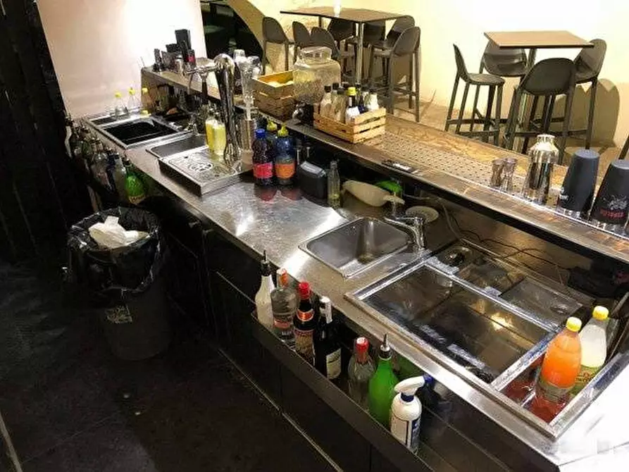 Immagine 2 di Attività commerciale in vendita  a Barletta