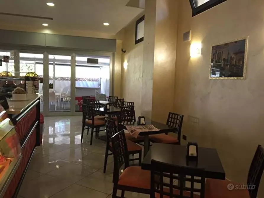 Immagine 3 di Attività commerciale in vendita  a Barletta