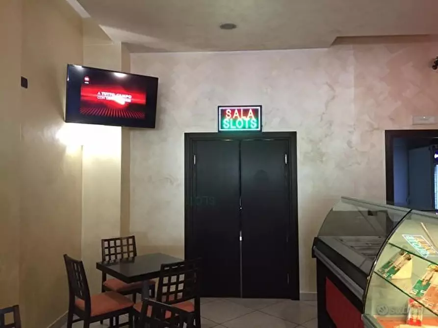 Immagine 4 di Attività commerciale in vendita  a Barletta