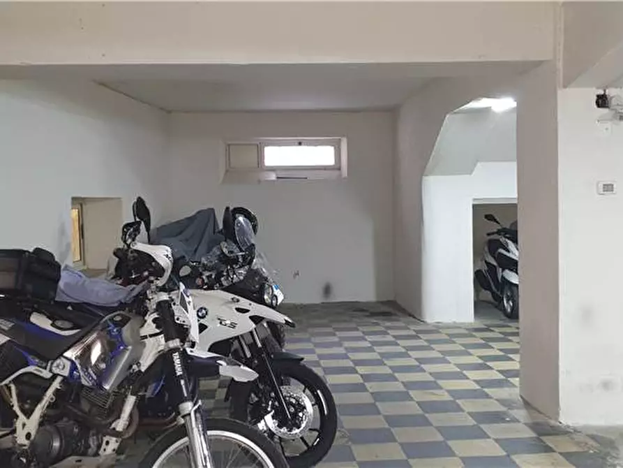 Immagine 10 di Garage in vendita  in Via Colapesce, 5 a Messina