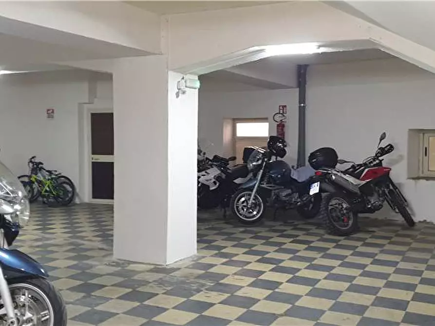 Immagine 11 di Garage in vendita  in Via Colapesce, 5 a Messina