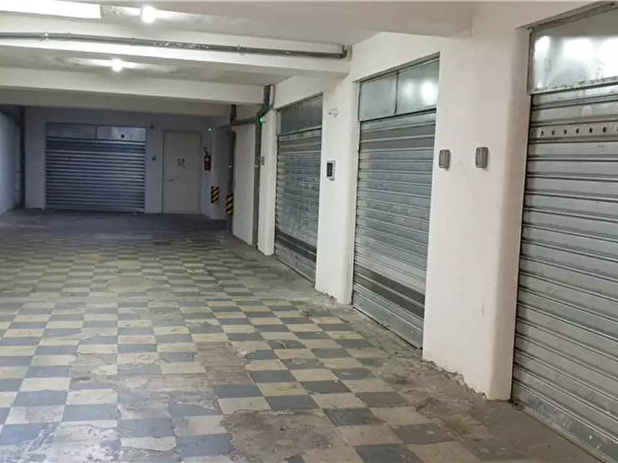 Immagine 6 di Garage in vendita  in Via Colapesce, 5 a Messina