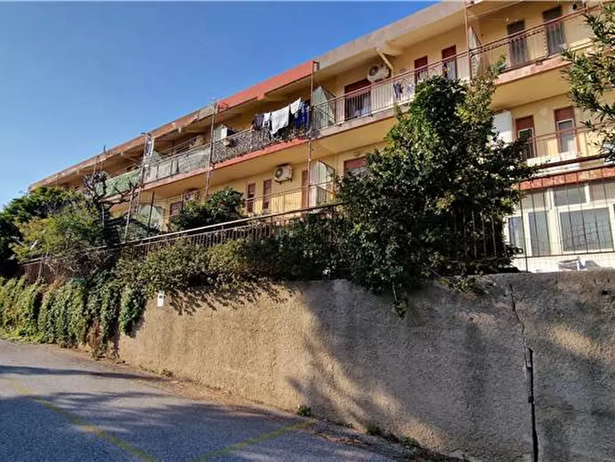 Immagine 15 di Appartamento in vendita  in P.zza S.Antonio da Padova,, 2,C a Messina