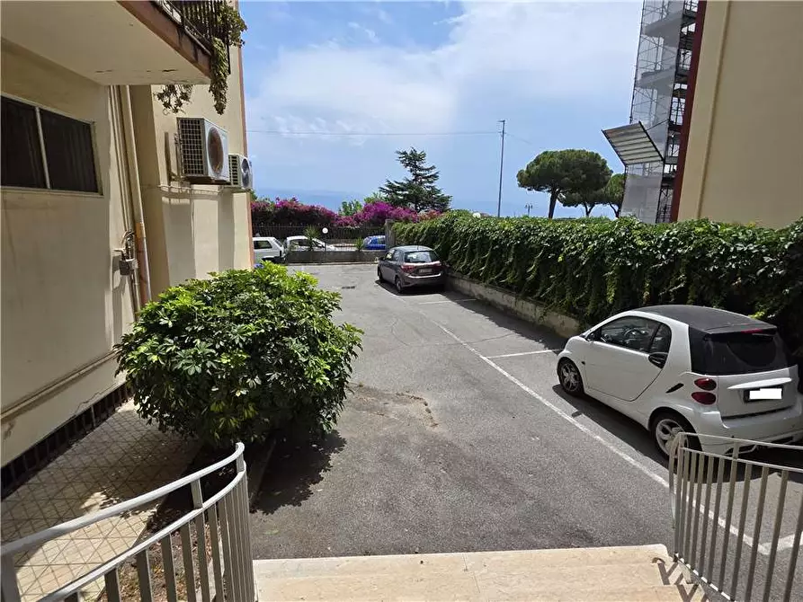 Immagine 13 di Attività commerciale in affitto  in Via Panoramica dello Stretto, 1368 a Messina