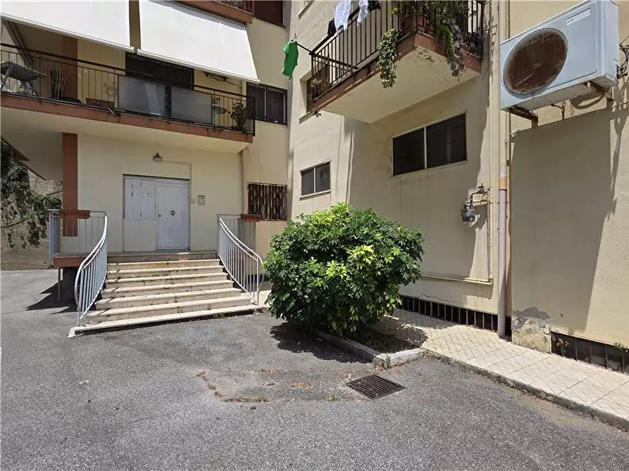 Immagine 14 di Attività commerciale in affitto  in Via Panoramica dello Stretto, 1368 a Messina