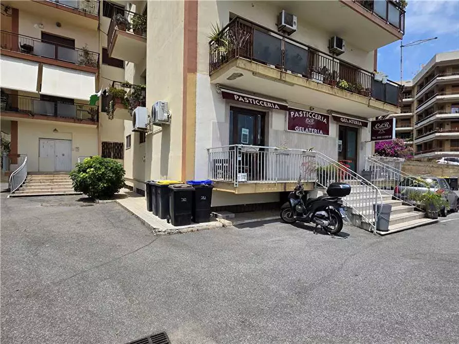 Immagine 15 di Attività commerciale in affitto  in Via Panoramica dello Stretto, 1368 a Messina