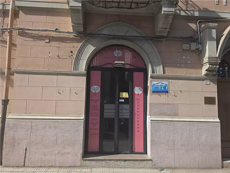 Immagine 10 di Attività commerciale in affitto  in Via XXIV Maggio, 105 a Messina