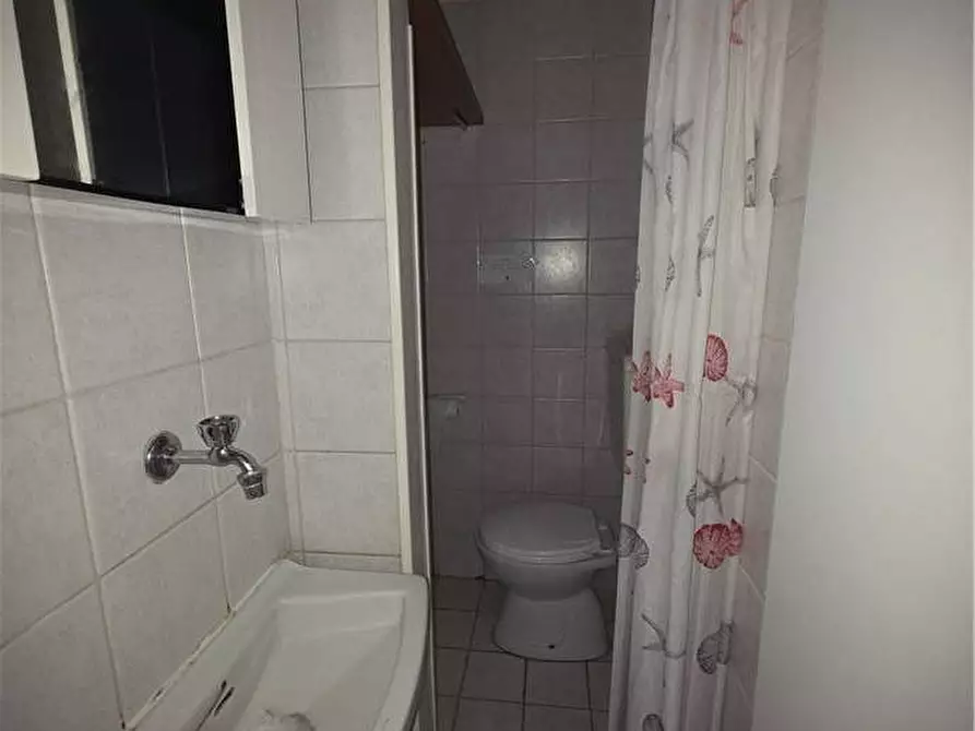 Immagine 9 di Attività commerciale in affitto  in Via XXIV Maggio, 105 a Messina